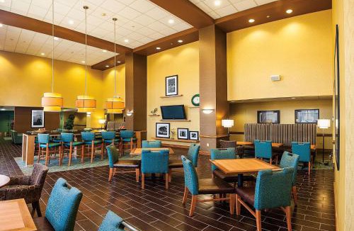 Chesapeake Hotel | Hampton Inn & Suites Chesapeake-Square Mall
