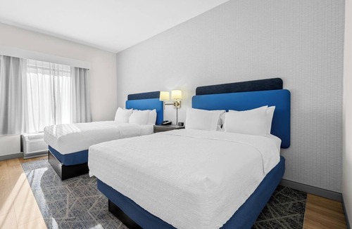Southeast Raleigh Hotel | Hampton Inn & Suites Knightdale Raleigh
