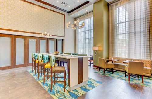Manchester Hotel | Hampton Inn & Suites Manchester