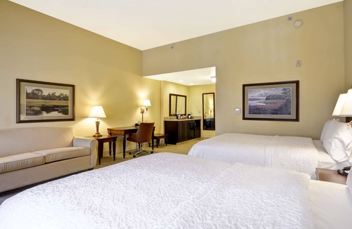 Yamacraw Village Hotel | Hampton Inn & Suites Savannah Historic District