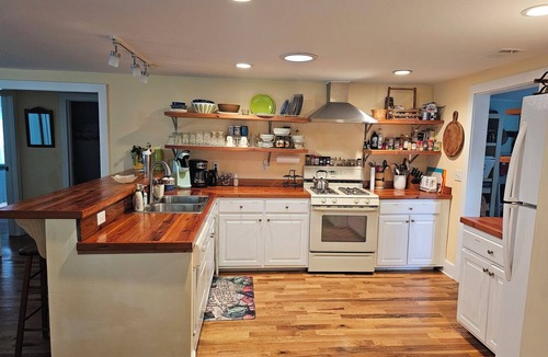 Port Royal House | Happy Blue Bungalow, quiet neighborhood, huge porch, fenced yard, pet friendly