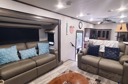 River Ranch Cottage | HAPPY GLAMPERS RV! Turn-Key Glamping Package! 236