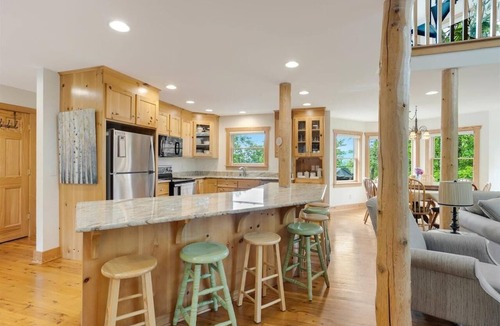 Pickens House | Happy Trails: Jacuzzi, Lookout Tower, Views!