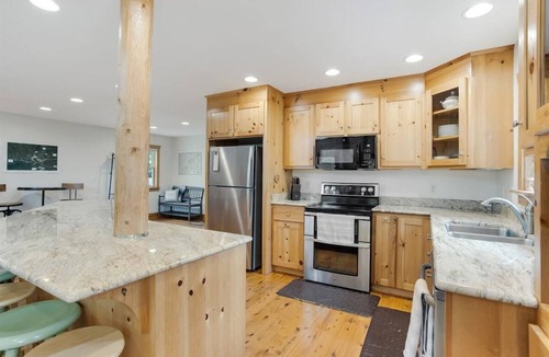 Pickens House | Happy Trails: Jacuzzi, Lookout Tower, Views!