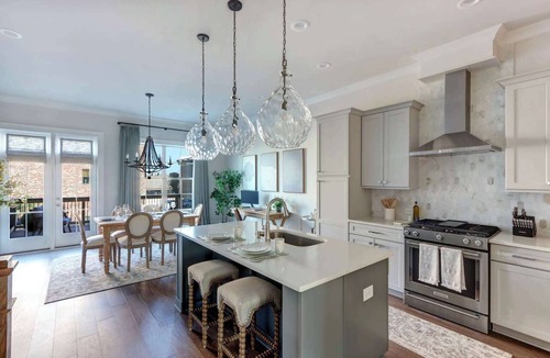 Hitch Village - Fred Wessels Homes Apartment | Harbor Breeze, Luxurious | Modern | Steps to River