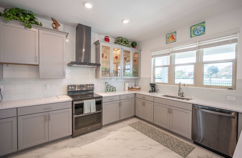 Melbourne Beach House | Harbor Island beach house with private and public pools.