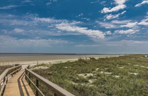 Beachwalk House | Harbor Island Family Beach Getaway - Golf Cart Included Short walk to Beach and Pool
