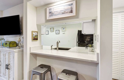 Shelter Cove Villa | Harbourside Villa Steps to Shops, Dining & Marina