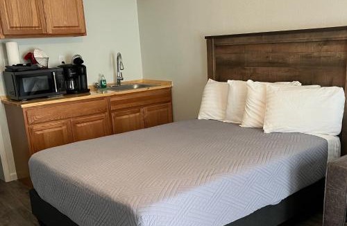 Kimberling City Hotel | Harper Valley 11