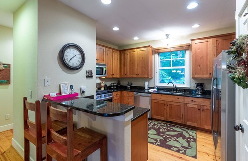 Bear Lake Reserve Cabin | Hawks Nest - Resort Home In Bear Lake, Lake Club Access, Pet Friendly
