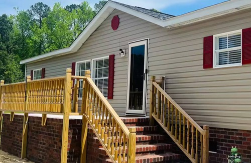 Wrightsboro House | Hayne Hallow, Entire home in Castle Hayne, North Carolina