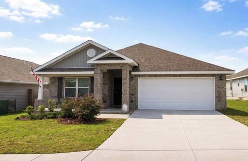 Aitkin House | Headline The Milton Manor - Spacious & Modern 4BR Retreat for Up to 12 Guests