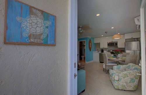 Siesta Key Village Condo | Heart of Siesta Key Village, Walk to Beach, Heated Pool, Comes with Beach Gear!