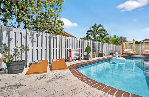 Coral Ridge Isles House | Heated Pool 4 BR Retreat - 30 min to WC Stadium
