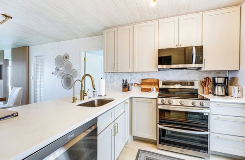 Palma del Mar Condo | Heated Pool Access: Bayfront Isla Del Sol Condo