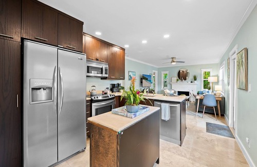 Wilton Manors House | Heated Pool Bungalow Retreat, Charming, Cozy Stay Near Beaches, Dining & Shops!
