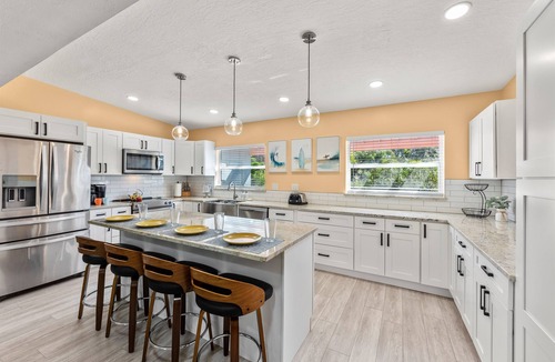 Cocoa Isles House | Heated Pool-Walk to Beach-Bikes-Beach Gear