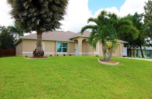 Mariner House | Heated saltwater pool, newly furnished, close to shopping and more - Villa Tropical Paradise
