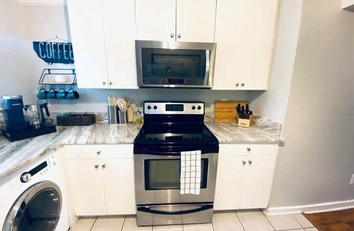 Dixon Park Apartment | HEATED SWIM SPA! Unit C - The Hourglass Inn
