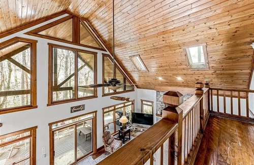 Lake Toxaway Cottage | Heaven on Eleven - A charming three bedroom, three and a half bathroom home.