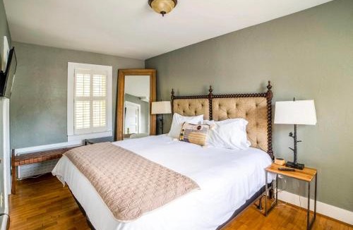 Blowing Rock Hotel | Hellbender Bed & Beverage