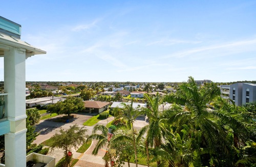 Deerfield Beach Condo | Hemingway Coast to Coast Intracoastal Water View! 2 blocks to Beach &Pickleball