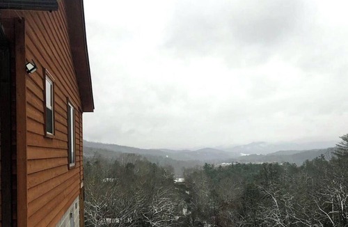 Upper Peachtree Cabin | "Her Endless Views" cabin has incredible mountain views, hot tub, and firepit