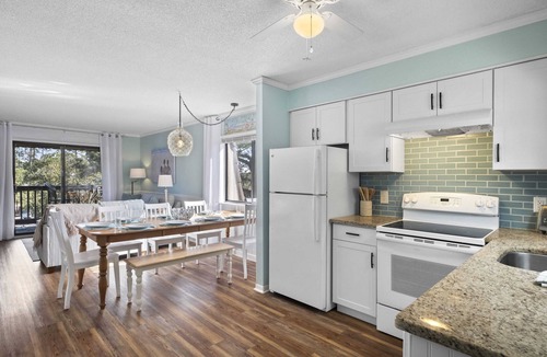 Folly Field Condo | HHI Tide 21: Family Friendly, 4 Min Walk to Beach/Pool, Beach Equipment Provided