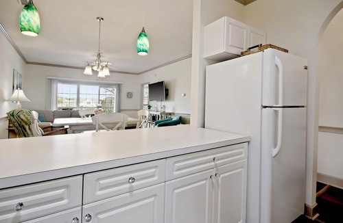 Little River Condo | HIBISCUS HAVEN: Little River SC, Cute 2B/2B Condo w Pool Near Beach 90 Day Stays