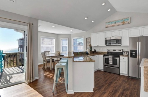 Village of Stump Sound House | Hideaway Heaven a 4bed/3.5bath Oceanfront Hot Tub