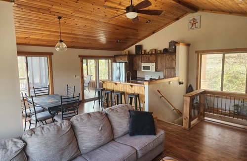 Shell Knob House | High Dive Cabana a Serene 3-bedroom home in charming Shell Knob. Great location