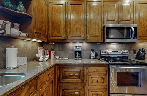 Highlands House | High Pond Cottage in Lake Osseroga | 2 Screened Porches, Stone Patio w Fireplace