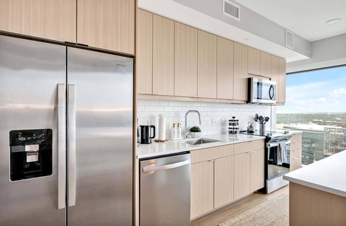 Glenwood South Apartment | High-Rise Apt Raleigh Free Parking & Sunset View 1