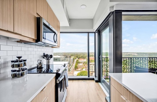 Glenwood South Apartment | High-rise Apt Raleigh Free Parking Sunset View 1