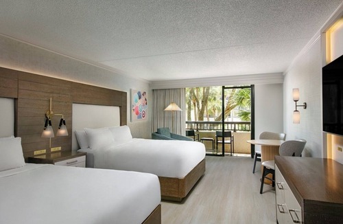 Shipyard Plantation Hotel | High Tides and Good Vibes! Beachfront, with Outdoor Pool, Near Chaplin Park