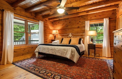 Cullowhee House | Highlands Cabin Retreat w Deck and Fire Pit