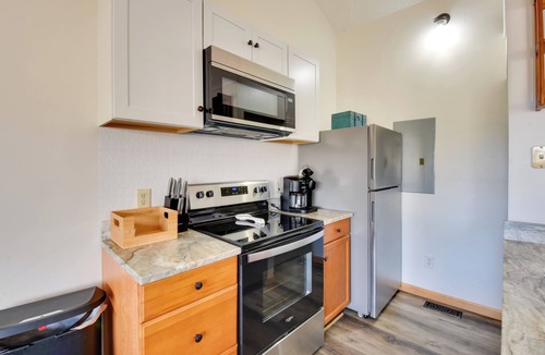 Seneca House | Hike & Fish: Lake Keowee Retreat w/Shared Dock!