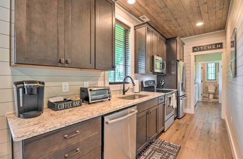 Glenville Cottage | Hike, Ski & More! Pet-Friendly Home in Glenville