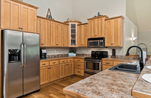 Lancaster Ski Chalet | Hilltop Hideaway at Center Hill Lake(Trailer Parking)