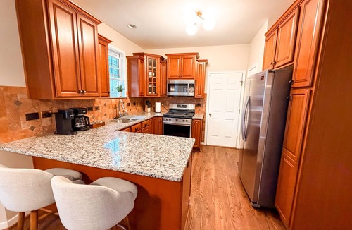 Midlothian House | Hilltop House- Clean, Comfortable & Convenient