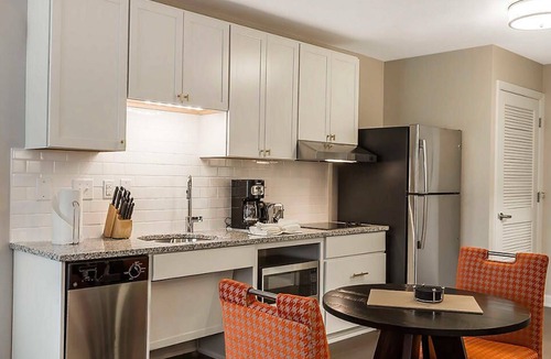 Cannonborough Elliotborough Hotel | Hilton Vacation Club King 583 Charleston