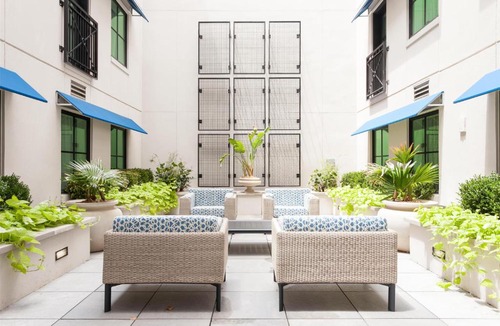 Cannonborough Elliotborough Hotel | Hilton Vacation Club King 583 Charleston