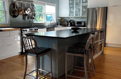 Athens House | Historic 3-bedroom home in beautiful Athens. Walkable to town and Campus.
