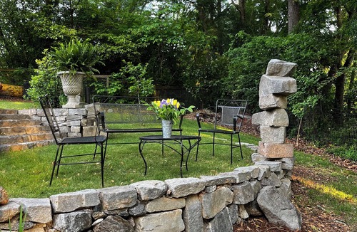 Athens House | Historic 3-bedroom home in beautiful Athens. Walkable to town and Campus.