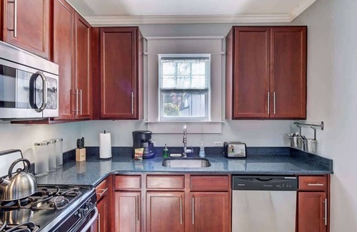 Dilworth Condo | Historic 4BR Dilworth | King Bed & Parking | Near Atrium Health and Uptown
