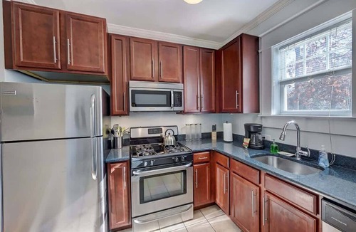 Dilworth Condo | Historic 4BR Dilworth | King Bed & Parking | Near Atrium Health and Uptown