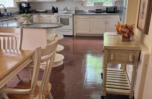 Wilson House | Historic 5BR 1858 Estate N/Barton and Warbirds!