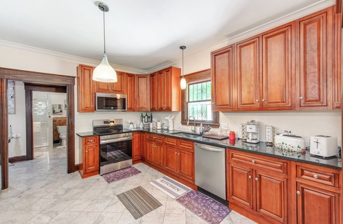 Hidden Valley House | Historic Abernathy House - Spacious Charlotte Retreat for 16