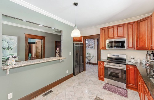 Hidden Valley House | Historic Abernathy House - Spacious Charlotte Retreat for 16