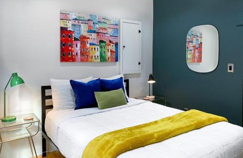 Savannah Victorian District House | Historic Artsy Condo - 7min Walk to Forsyth Park